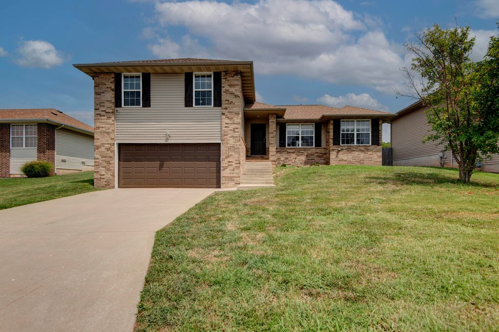 3808 N Spring Brooke Avenue, Springfield, MO 65803