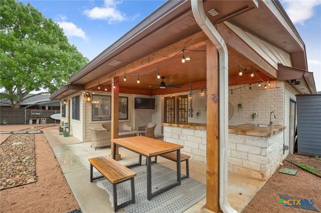 305 E Tanglewood Drive, New Braunfels, TX 78130