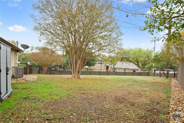 305 E Tanglewood Drive, New Braunfels, TX 78130