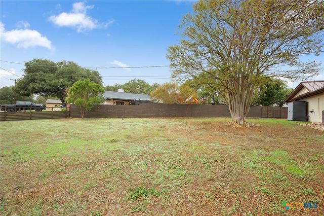 305 E Tanglewood Drive, New Braunfels, TX 78130