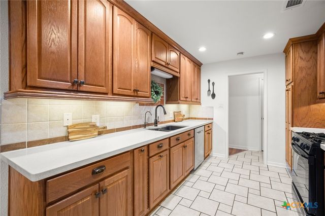 305 E Tanglewood Drive, New Braunfels, TX 78130