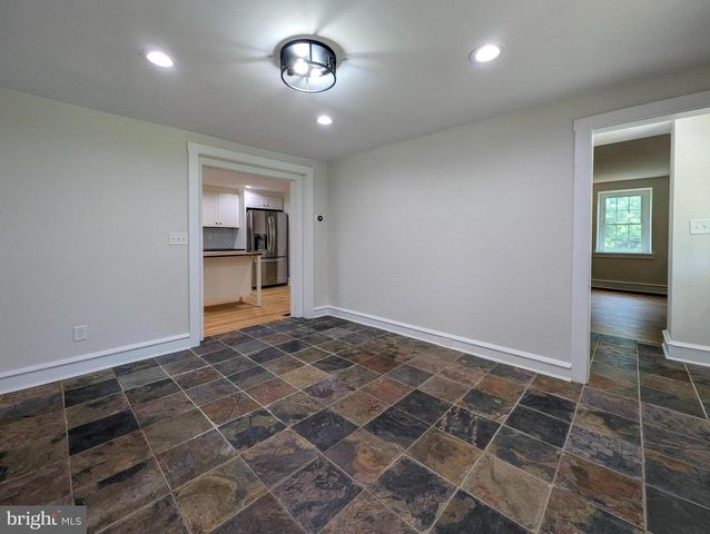 1390 CINNAMON DR, Fort Washington, PA 19034