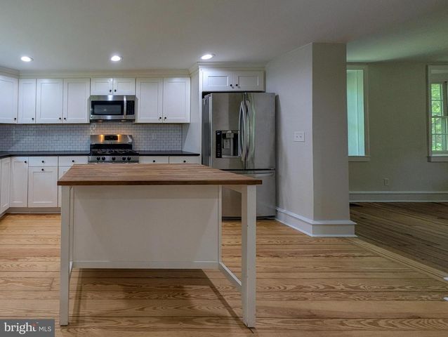 1390 CINNAMON DR, Fort Washington, PA 19034