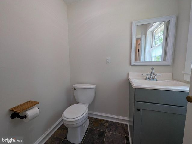 1390 CINNAMON DR, Fort Washington, PA 19034