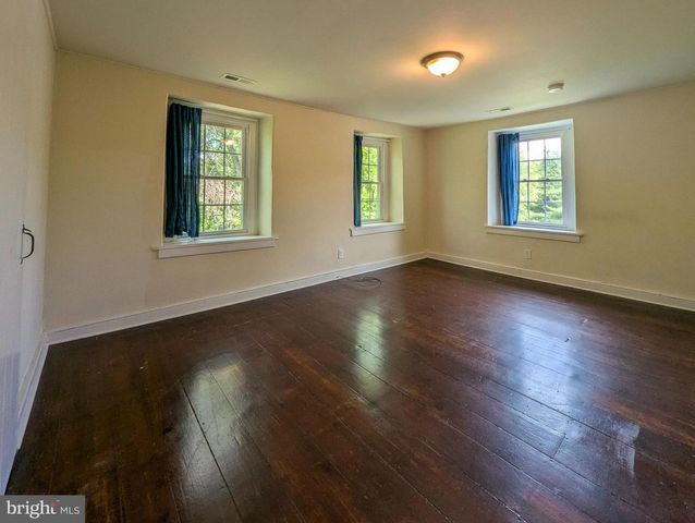 1390 CINNAMON DR, Fort Washington, PA 19034