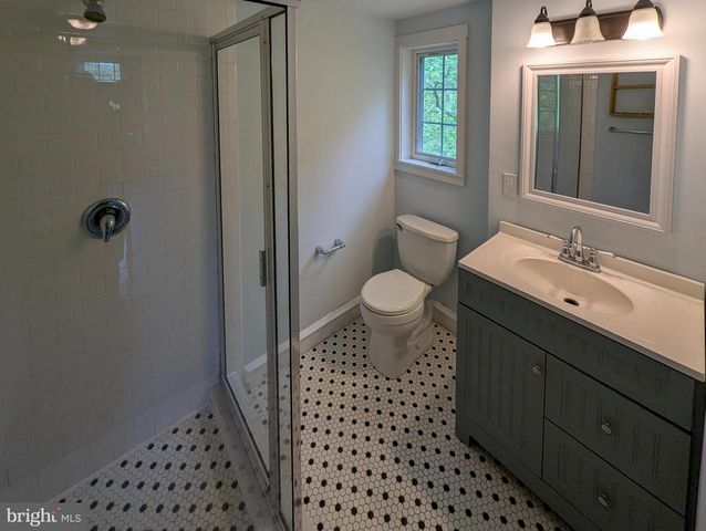 1390 CINNAMON DR, Fort Washington, PA 19034