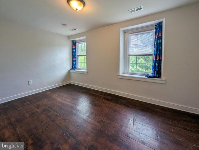 1390 CINNAMON DR, Fort Washington, PA 19034