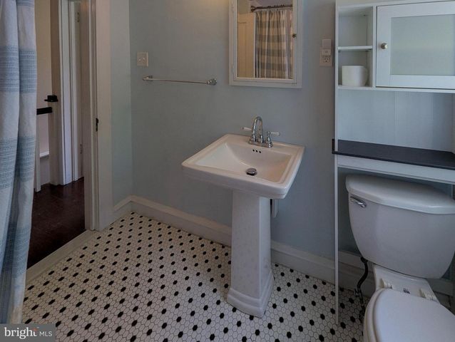 1390 CINNAMON DR, Fort Washington, PA 19034