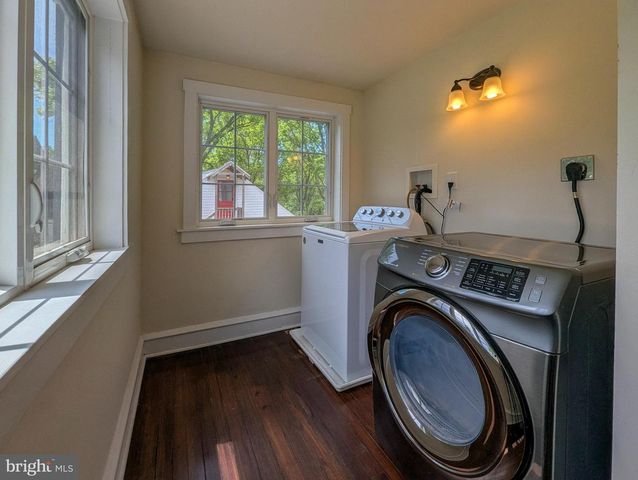 1390 CINNAMON DR, Fort Washington, PA 19034