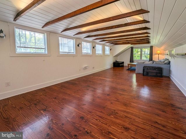 1390 CINNAMON DR, Fort Washington, PA 19034