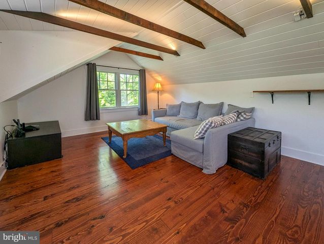 1390 CINNAMON DR, Fort Washington, PA 19034