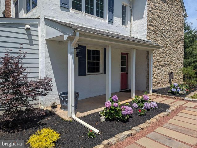 1390 CINNAMON DR, Fort Washington, PA 19034