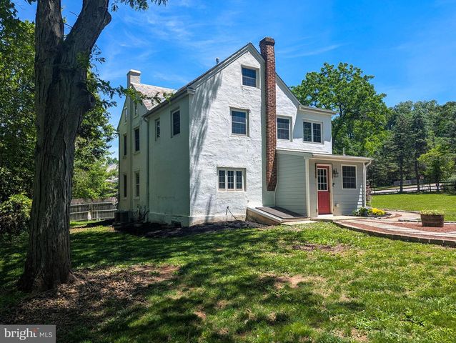 1390 CINNAMON DR, Fort Washington, PA 19034