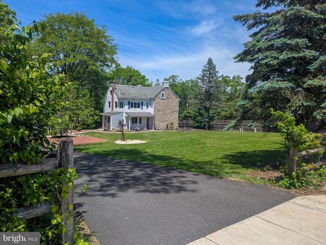 1390 CINNAMON DR, Fort Washington, PA 19034