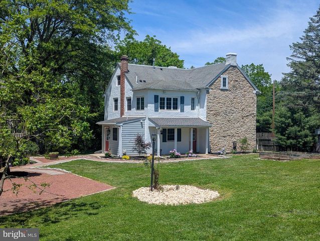 1390 CINNAMON DR, Fort Washington, PA 19034