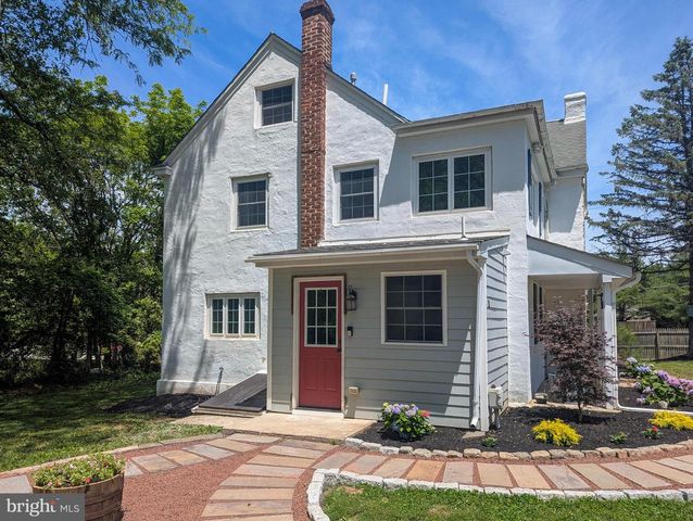 1390 CINNAMON DR, Fort Washington, PA 19034
