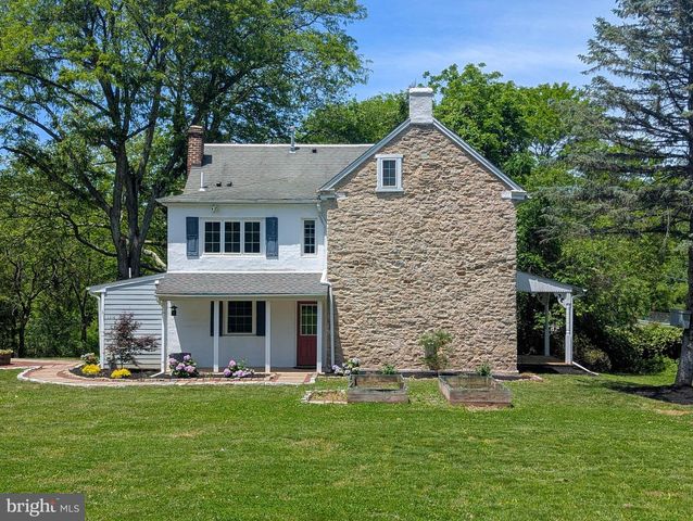 1390 CINNAMON DR, Fort Washington, PA 19034