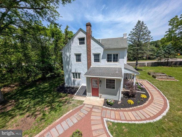 1390 CINNAMON DR, Fort Washington, PA 19034