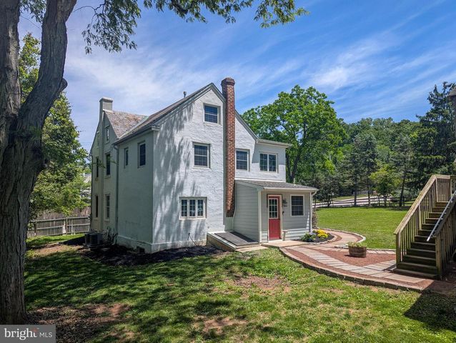 1390 CINNAMON DR, Fort Washington, PA 19034