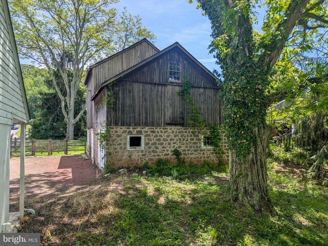 1390 CINNAMON DR, Fort Washington, PA 19034