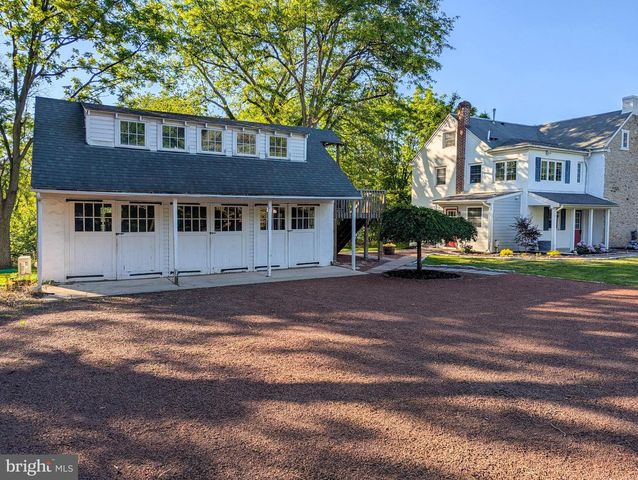 1390 CINNAMON DR, Fort Washington, PA 19034