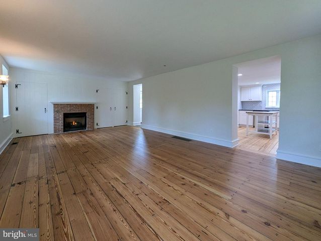 1390 CINNAMON DR, Fort Washington, PA 19034