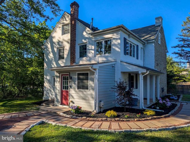1390 CINNAMON DR, Fort Washington, PA 19034