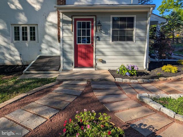 1390 CINNAMON DR, Fort Washington, PA 19034