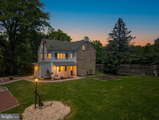 1390 CINNAMON DR, Fort Washington, PA 19034