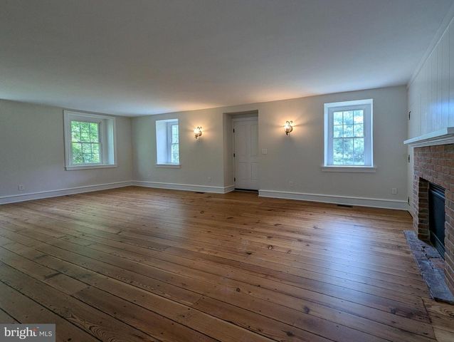 1390 CINNAMON DR, Fort Washington, PA 19034