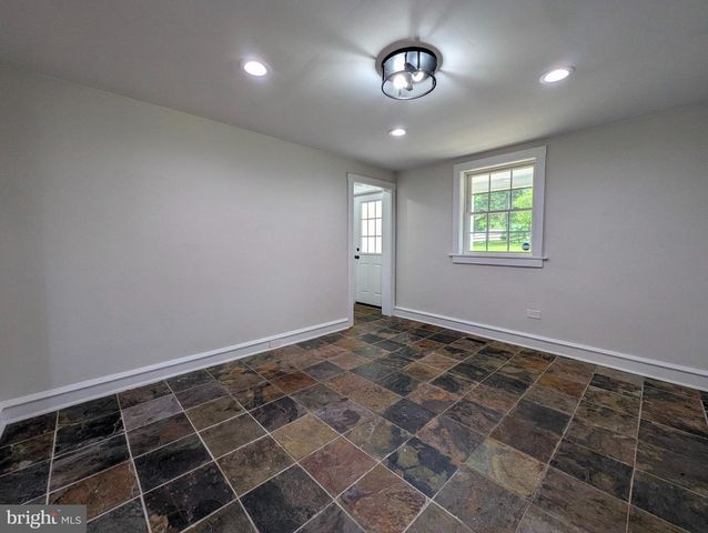 1390 CINNAMON DR, Fort Washington, PA 19034