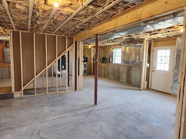 53 Kelly Lane, Lynn, MA 01904