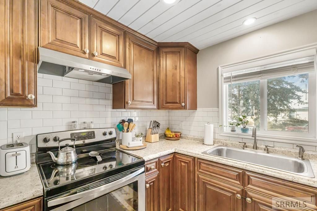 Image 10 of property listing at 2982 N 5th W, Idaho Falls, ID 83401