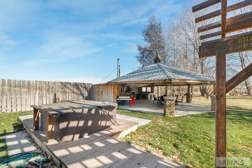 Image 34 of property listing at 2982 N 5th W, Idaho Falls, ID 83401