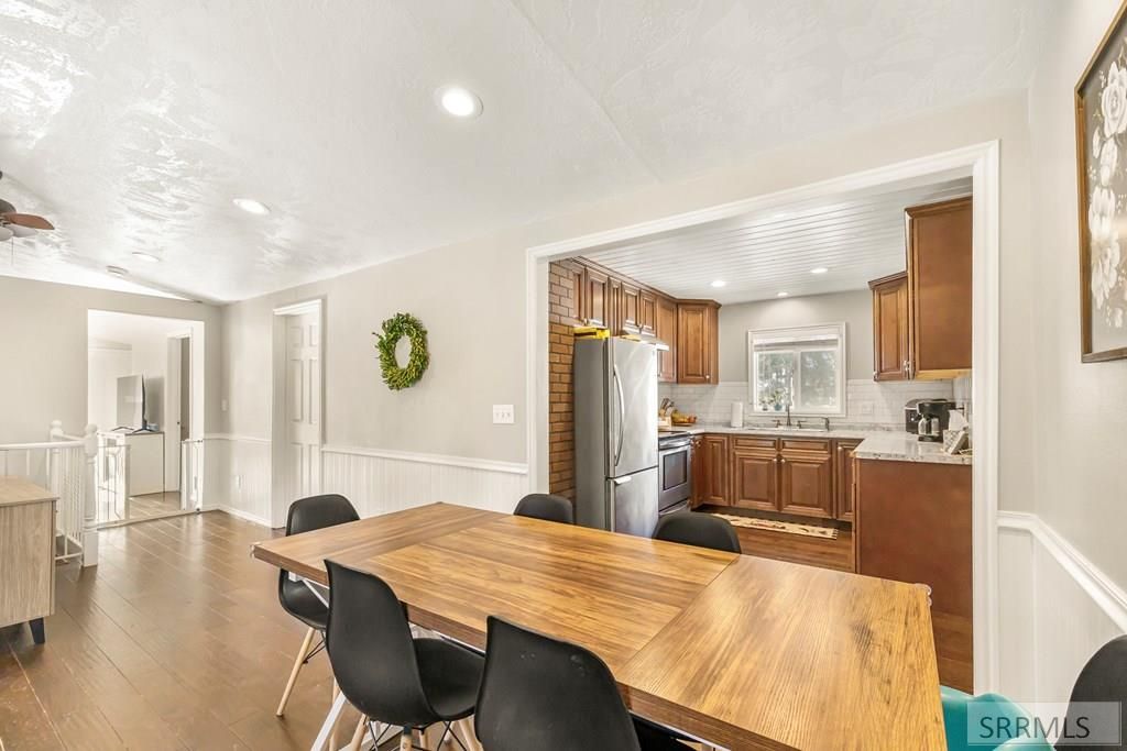 Image 7 of property listing at 2982 N 5th W, Idaho Falls, ID 83401