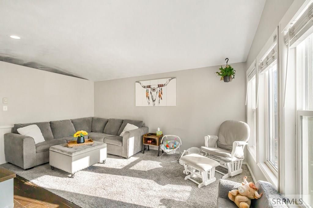 Image 8 of property listing at 2982 N 5th W, Idaho Falls, ID 83401