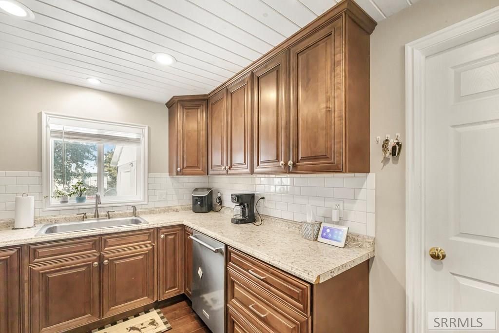 Image 9 of property listing at 2982 N 5th W, Idaho Falls, ID 83401