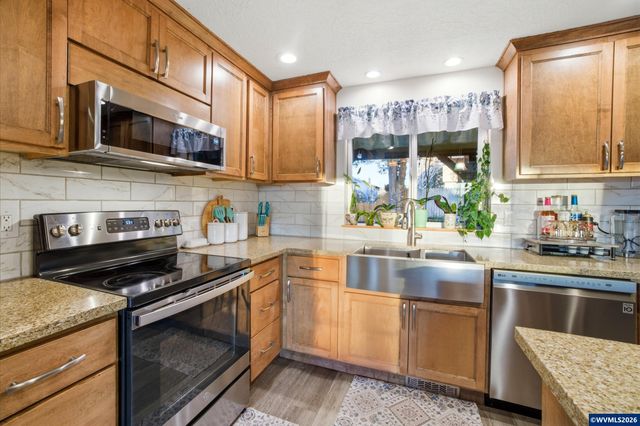 6676 McLeod Ln NE, Keizer, OR 97303