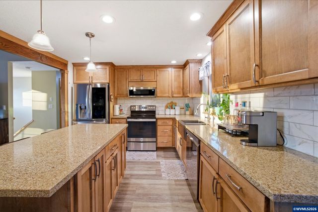 6676 McLeod Ln NE, Keizer, OR 97303