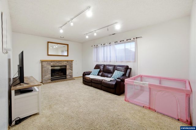 6676 McLeod Ln NE, Keizer, OR 97303