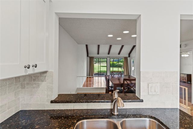 2375 LAKESIDE MEWS D2, Sarasota, FL 34235