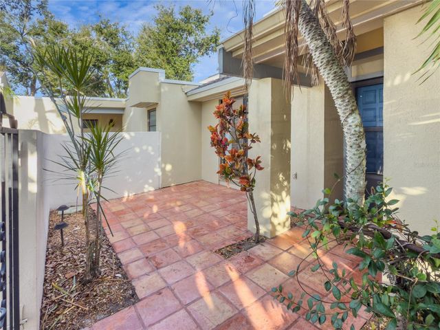 2375 LAKESIDE MEWS D2, Sarasota, FL 34235