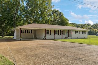 202 Sunset Dr, Waverly, TN 37185