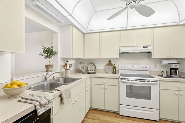 6204 HERITAGE LANE, Bradenton, FL 34209