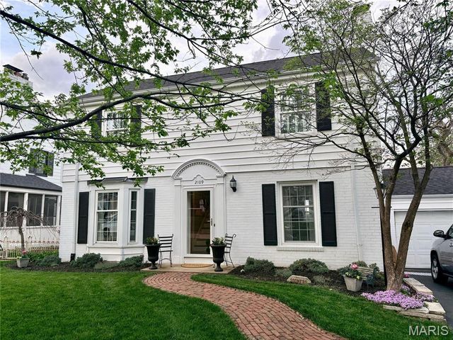 2109 Briargate Lane, St Louis, MO 63122