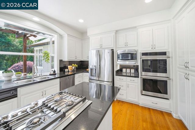 3 Meadowbrook Ln, Danville, CA 94526