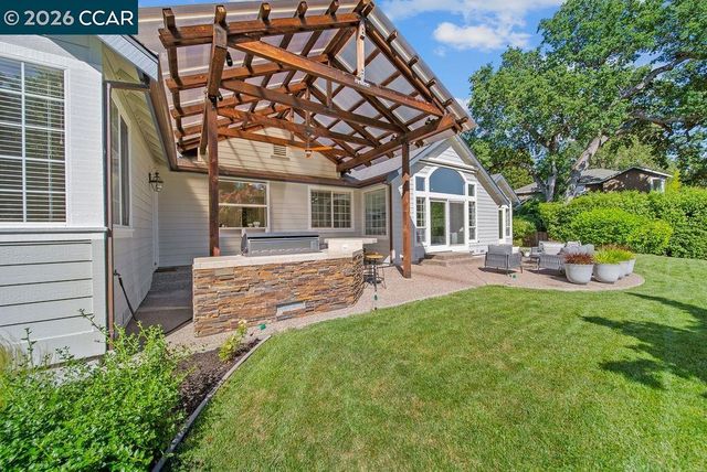 3 Meadowbrook Ln, Danville, CA 94526