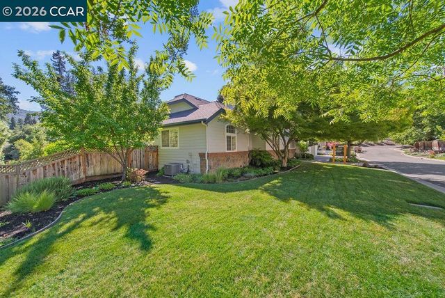 3 Meadowbrook Ln, Danville, CA 94526