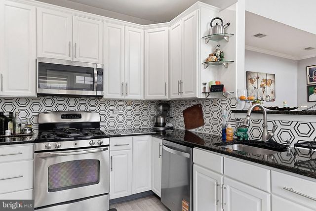 31 BELMONT DR, Robbinsville, NJ 08691