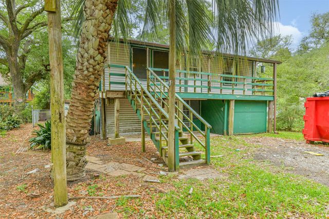 107 Donna Lane, Bacliff, TX 77518